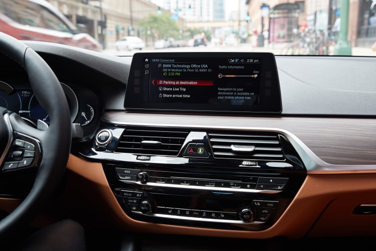 BMW's new Connected Plus service uses real-time traffic reports to give you a heads-up when it's time to leave — and even sends out an alert to the folks you're meeting to let them know when they can expect you.