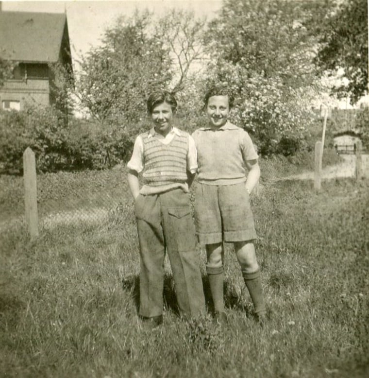 Image: Manfred Goldberg and Zigi Shipper at the Lensterhof convalescent home in Germany in 1945