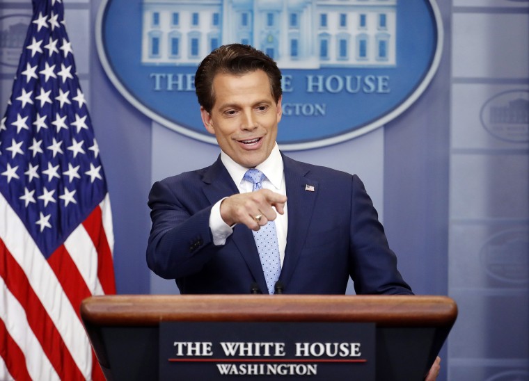 Scaramucci Rising: Crusader ضد نشت با ترامپ طرفداري مي كند