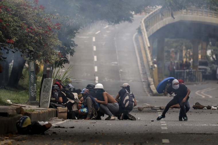 Image: Clashes between demonstrators and GNB in Caracas