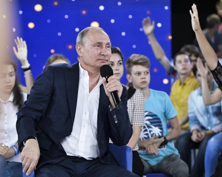 Image: Putin answers questions from schoolchildren