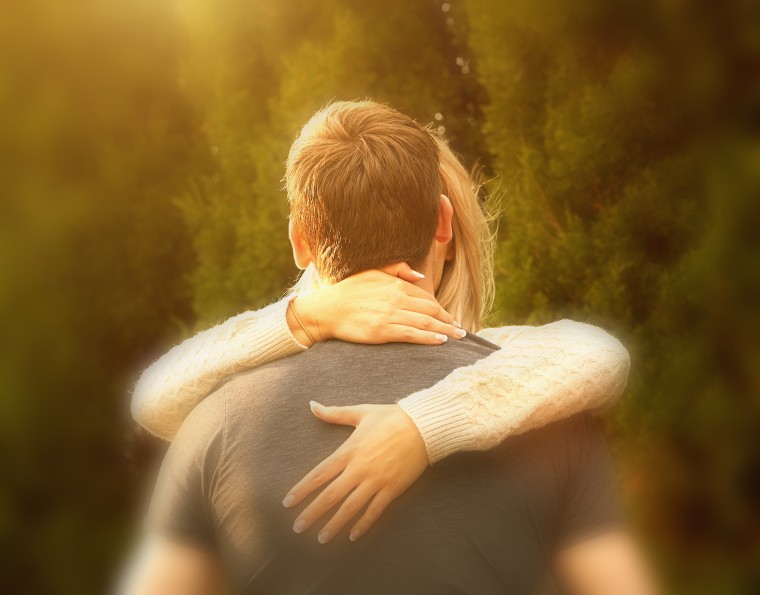Image: Couple kissing