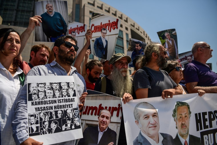 Image: TURKEY-POLITICS-MEDIA-TRIAL-DEMO