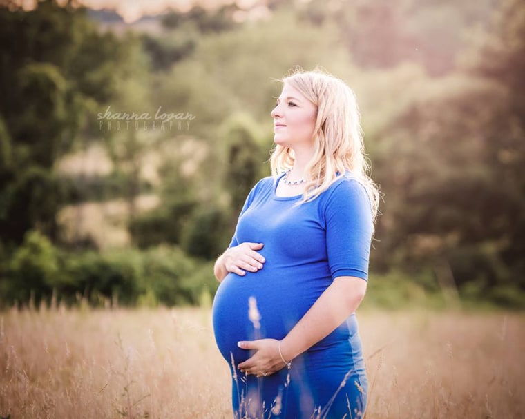 Pregnant woman includes late husband in maternity photos.