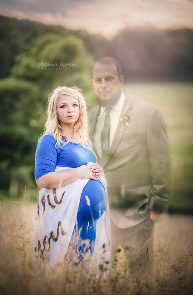 Pregnant woman includes late husband in maternity photos.