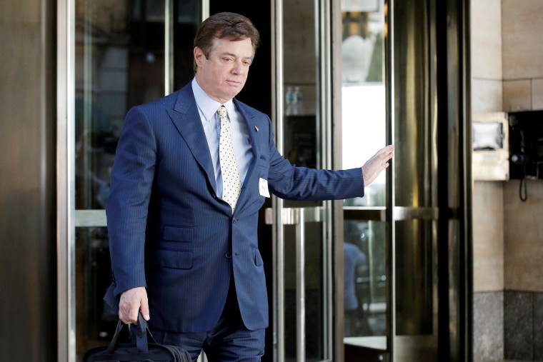 Image: Paul Manafort, senior advisor to Republican U.S. presidential candidate Donald Trump, exits following a meeting of Donald Trump's national finance team in New York