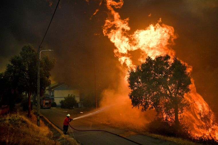 Image: TOPSHOT-PORTUGAL-FIRE