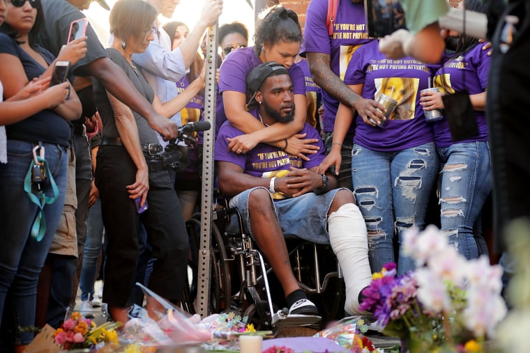 Image: Community Of Charlottesville Mourns