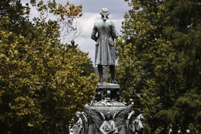 Image: A statue of Thomas Jefferson overlooks the grounds