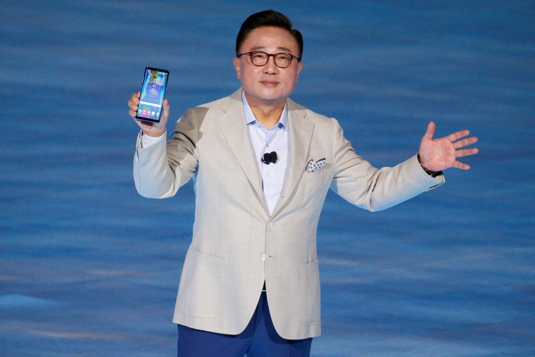 Image: Koh Dong-jin, president of Samsung Electronics' Mobile Communications holds the Galaxy Note 8 smartphone during a launch event in New York City