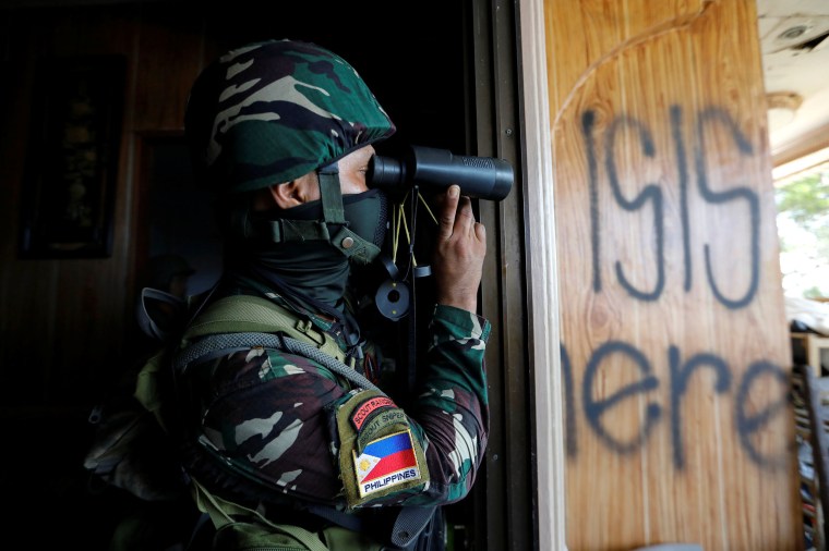 Image: A Filipino Soldier in Marawi city