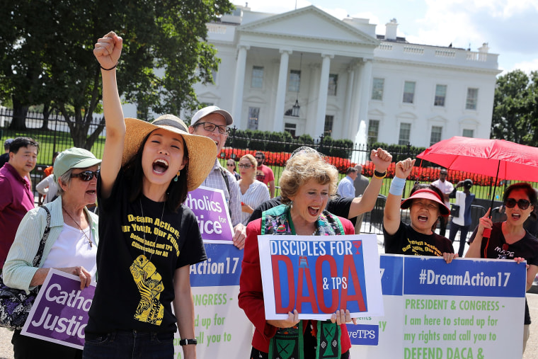 Image: BESTPIX Immigration Activists Rally At The White House In Support Of The Deferred Action For Childhood Arrivals Plan