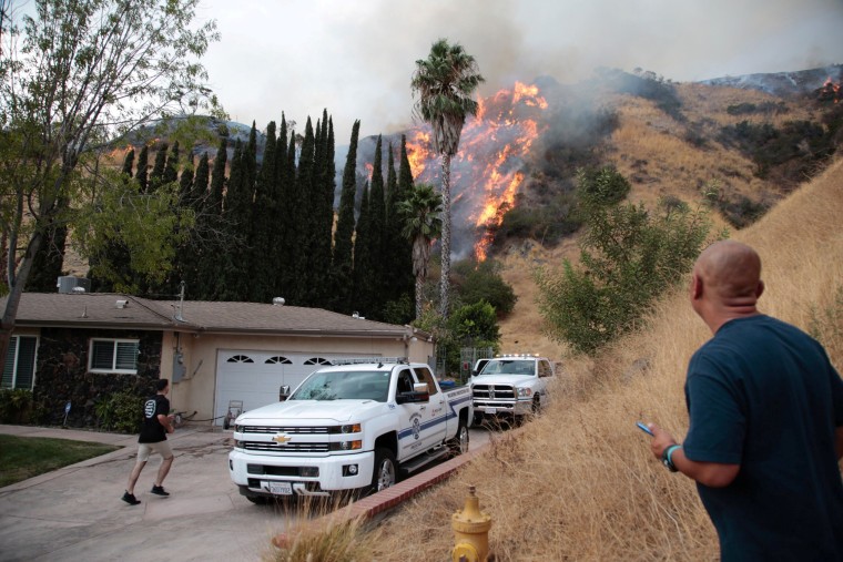 Image: The La Tuna Canyon fire over Burbank, California