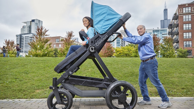 Tom Koltun - Largest Pram
Guinness World Records 2016
Photo Credit: Kevin Scott Ramos/Guinness World Records
Pictured: Tom Koltun & Desiree Lintz