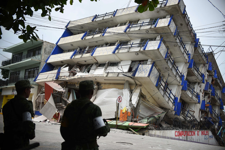 Image: 8.2 magnitude earthquake shakes Mexico