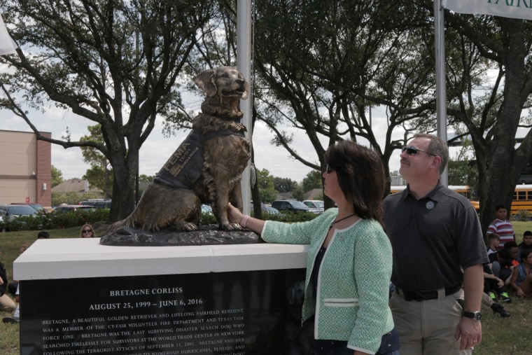 Denise and Randy Corliss react at the unveiling of Bretagne the dog's statue.