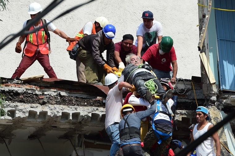 Image: A man is pulled out of the rubble alive
