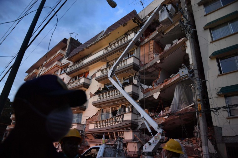 Image: Rescuers observe a damaged building in Mexico City