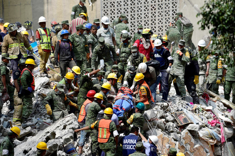 Image: A man is pulled out of the rubble alive in Mexico City