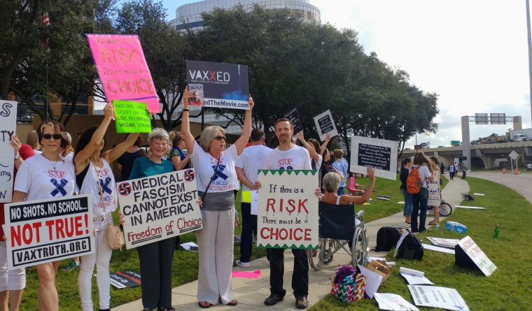 Image: Protesters demonstrate against vaccine laws in Houston