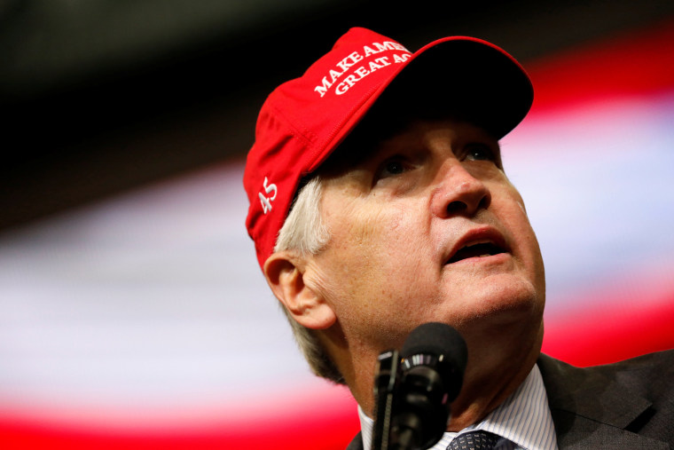 Image: Senator Luther Strange speaks at a campaign rally in Huntsville