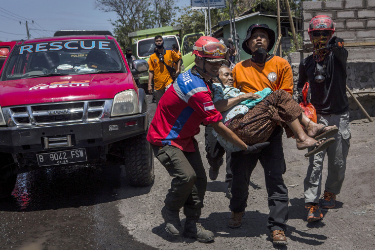 Image: Indonesians Prepare For Volcanic Eruption In Bali