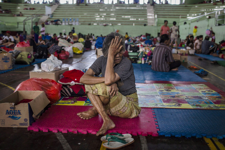 Image: Mount Agung volcano evacuation