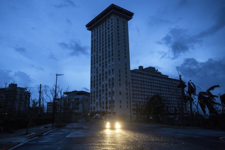 Image: Puerto Rico left in the dark at night without electricity