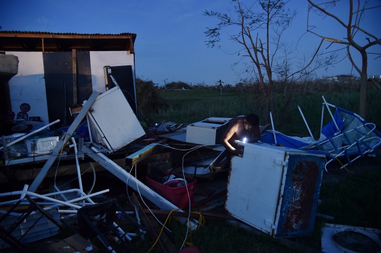 Image: Puerto Rico left in the dark at night without electricity