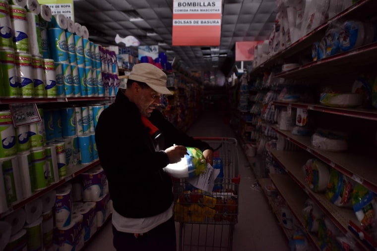 Image: Puerto Rico left in the dark at night without electricity
