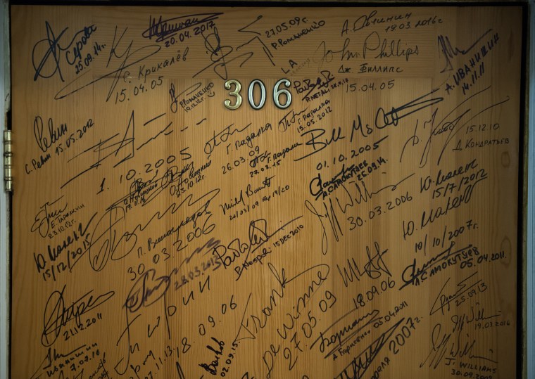 Expedition 53 Door Signing