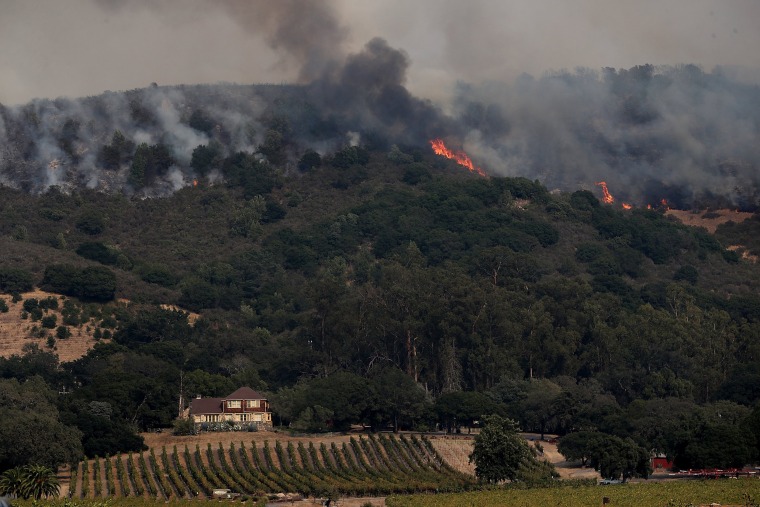 Image: A wildfire approaches Gundlach Bundschu winery