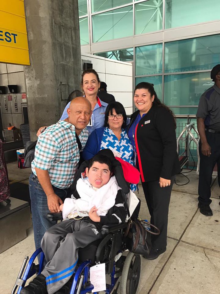 Image: Evacuatees from Puerto Rico at Fort Lauderdale-Hollywood International Airport