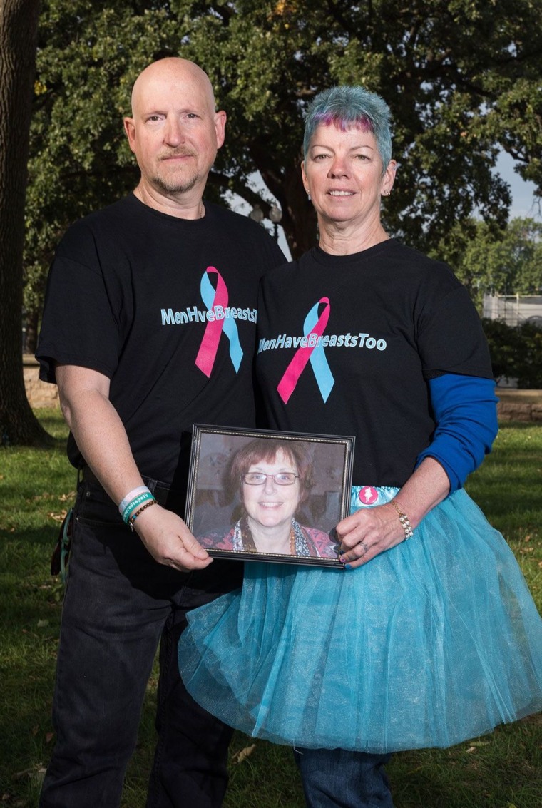 Michael Singer with his wife, Patty, and a photograph of his sister, Joanne, who died of breast cancer in 2008.