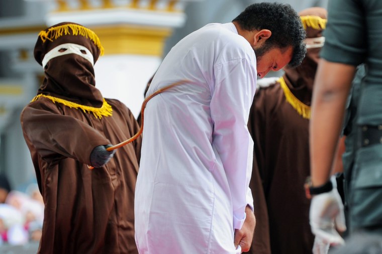 TOPSHOT-INDONESIA-CRIME-ISLAM-HOMOSEXUALITY