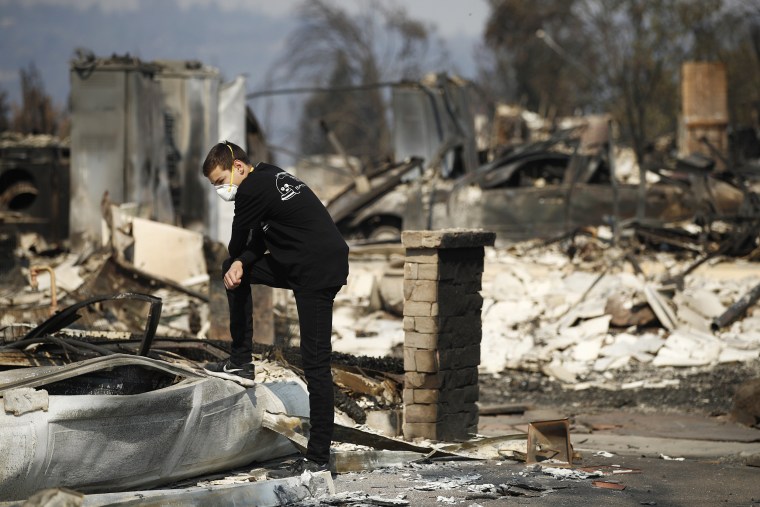 Image: California residents return home to inspect destroyed homes and try to find remaining possessions