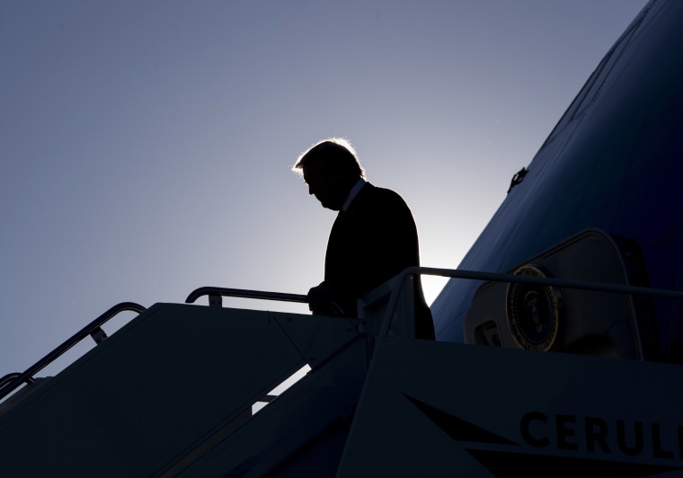 Image: Trump arrives on Air Force One