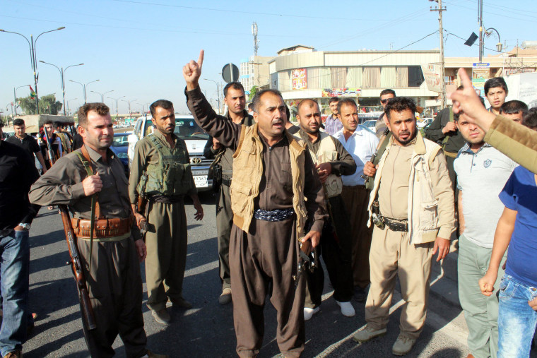 Image: Kurdish gunmen in Kirkuk