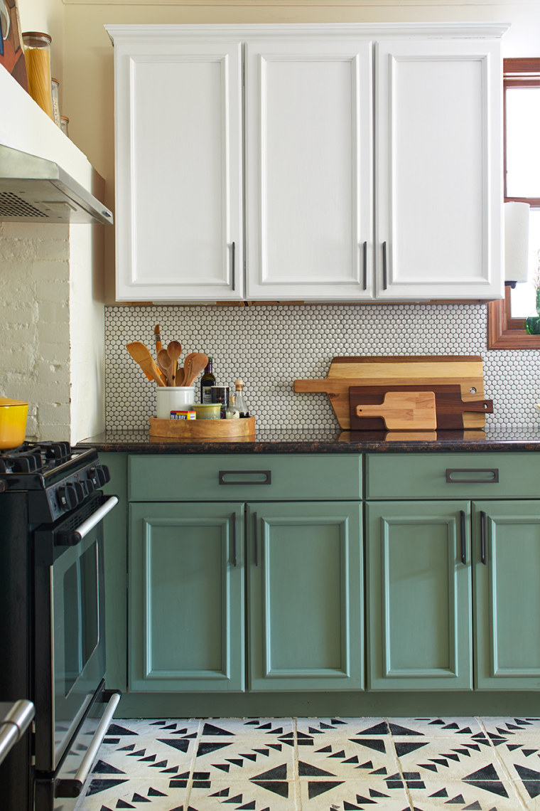 How 500 And Some Chalk Paint Totally Transformed This Kitchen   Chalk Paint Makeover 102617 Today 02 