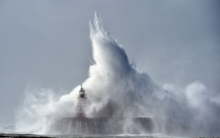 Image: TOPSHOT-BRITAIN-WEATHER-FEATURE
