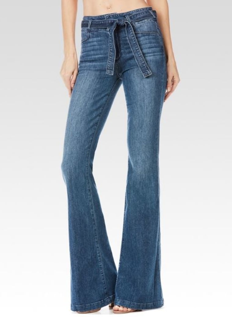 These $40 American Eagle Mom Jeans Are Perfect for Petite Sizes