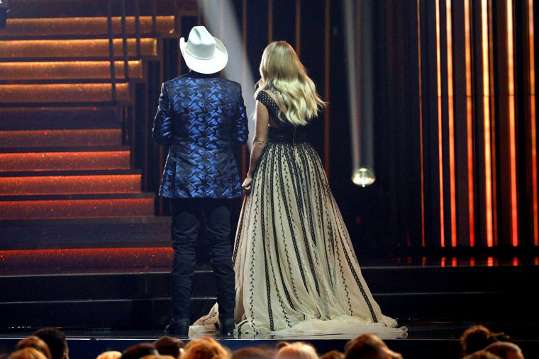 Here's all of Carrie Underwood's ~glitter gown~ outfits changes at the CMA  Awards - HelloGigglesHelloGiggles