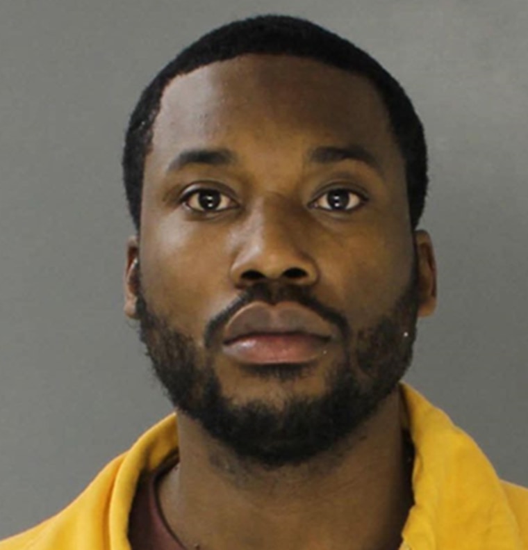 Rapper Meek Mill Sentenced To 2 4 Years In Prison For Violating Probation