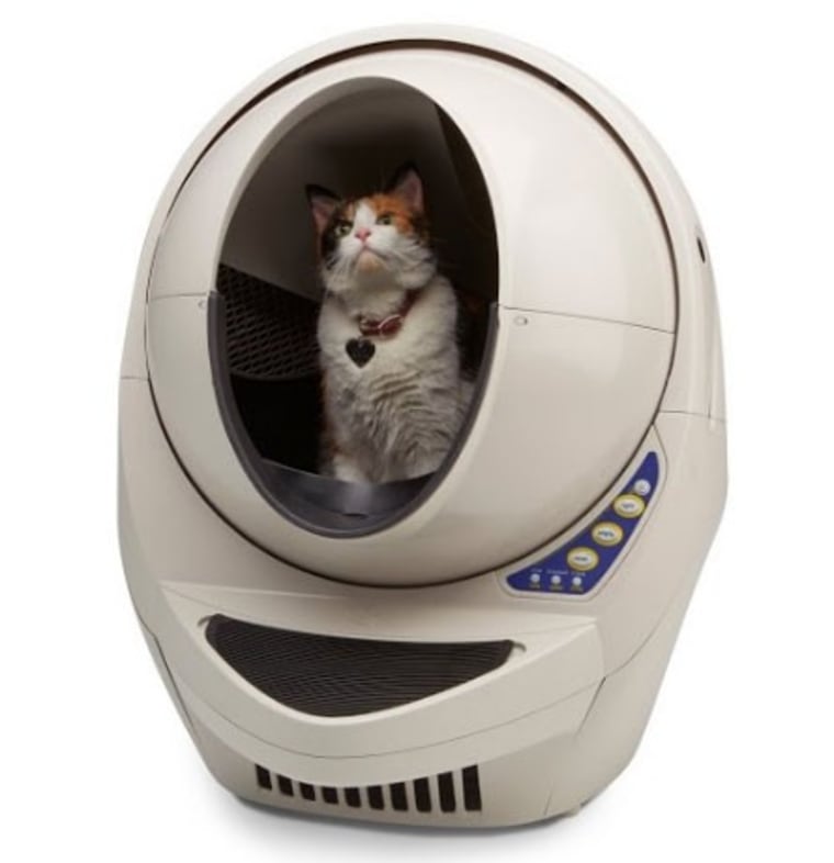 After your cat is safely out of the pod, this bot starts sifting waste and clumpy litter, keeping your hands and bathroom odor free.