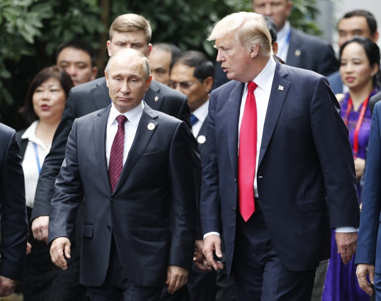 Image: President Trump and President Putin talk during the APEC Summit on Saturday