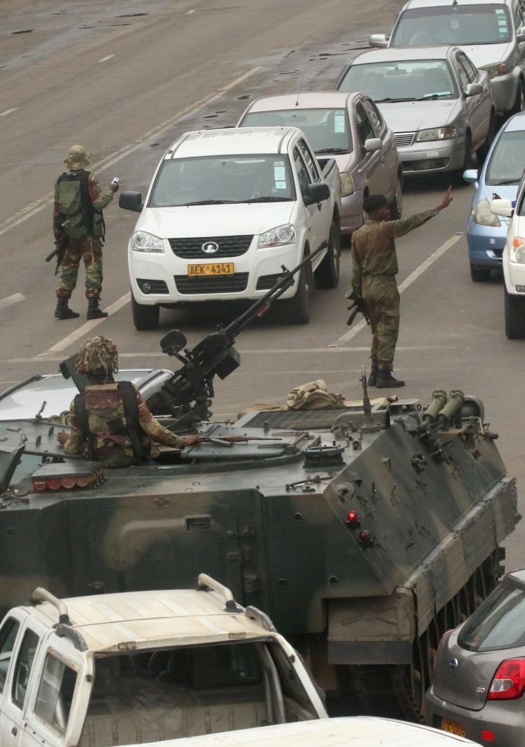 Image: Military patrols Zimbabwe