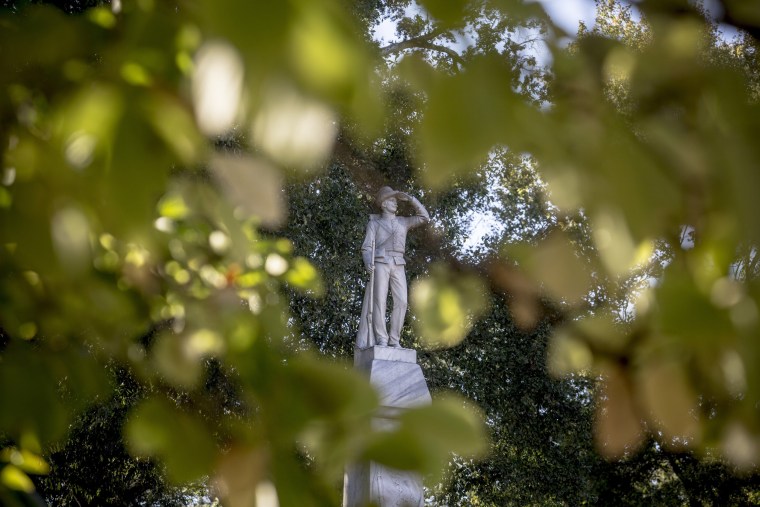 Image:  A monument to Confederate soldiers at the University of Mississippi