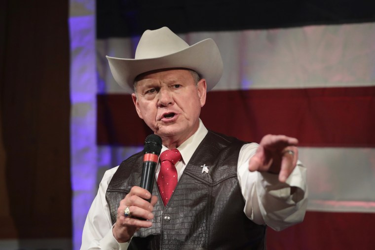 Image: Republican candidate for the U.S. Senate in Alabama Roy Moore speaks at a campaign rally