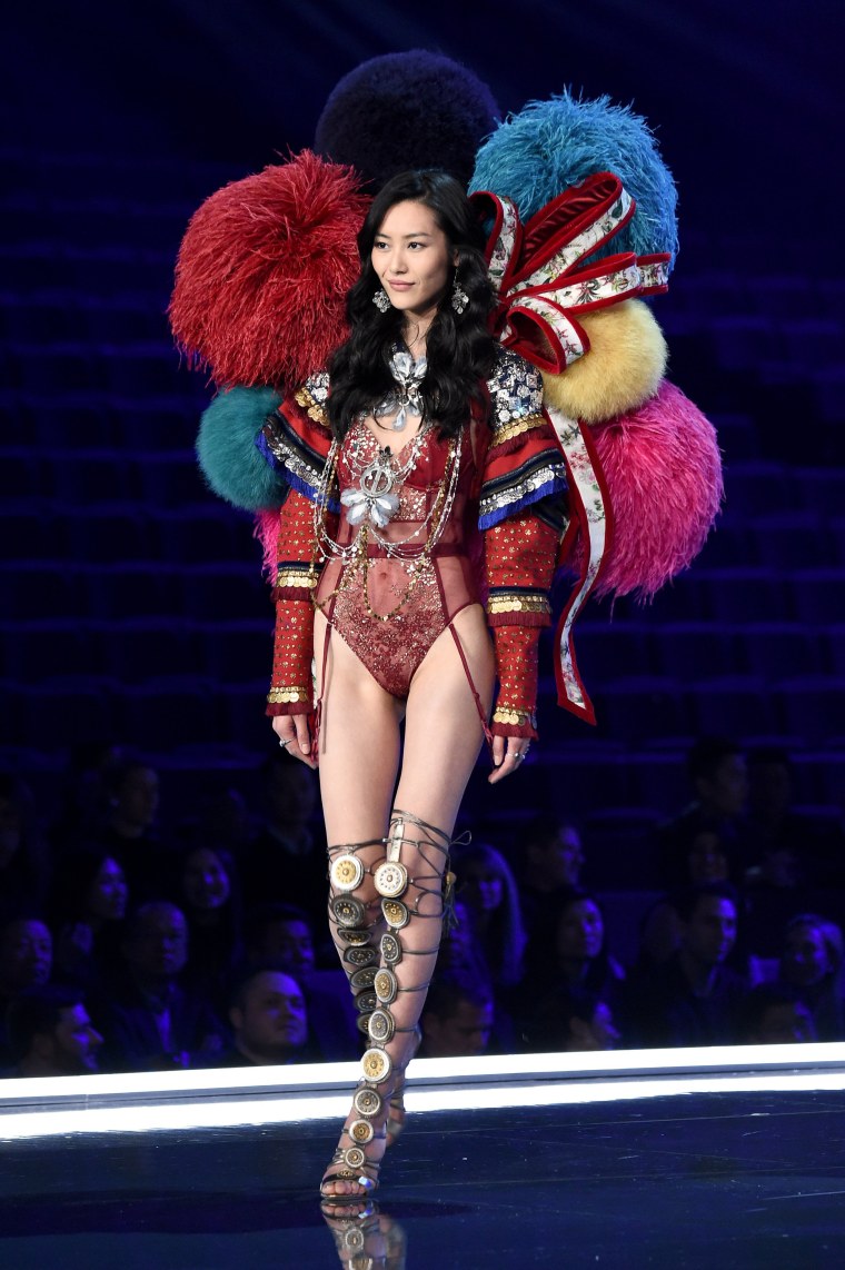 Victoria's Secret Fashion Show 2017: See the extravagant looks