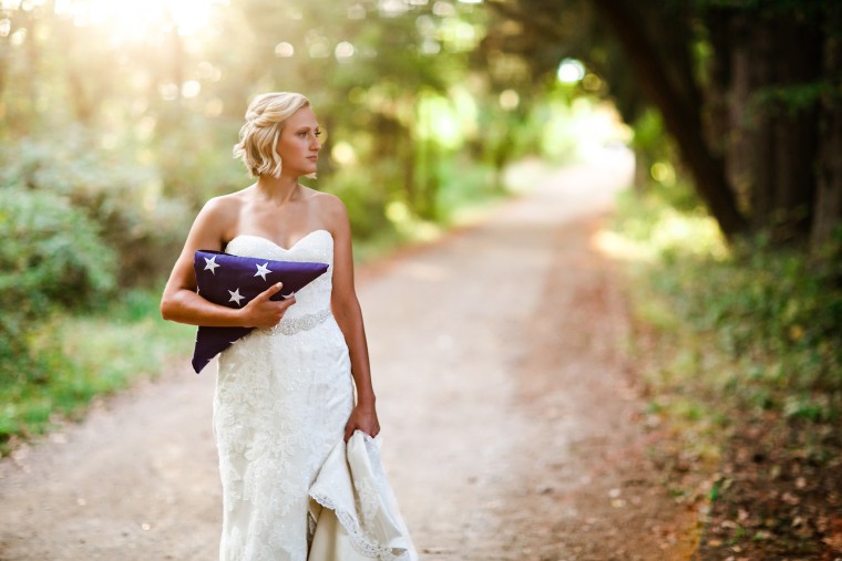 Bride does wedding photoshoot a week after husband-to-be was killed.